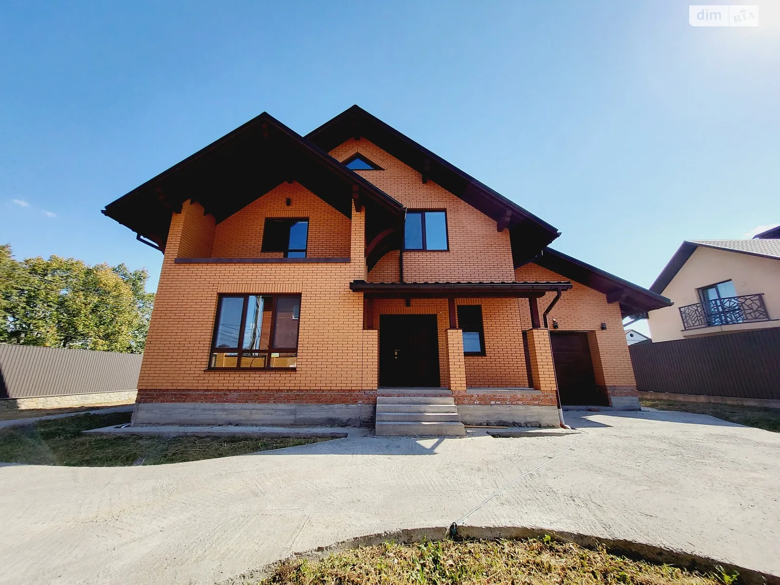 Продается дом на 2 этажа 180 кв. м с гаражом, цена: 385000 $ - фото 1