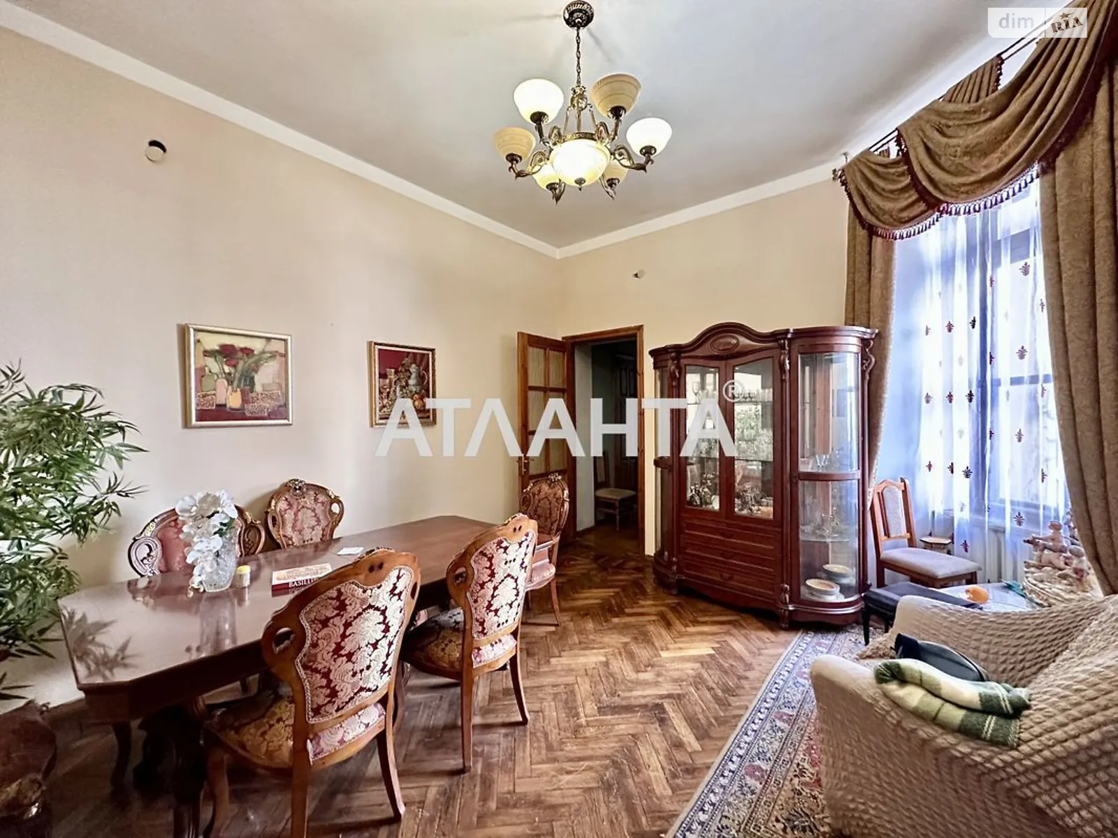 Продается 4-комнатная квартира 96 кв. м в Одессе, ул. Маразлиевская