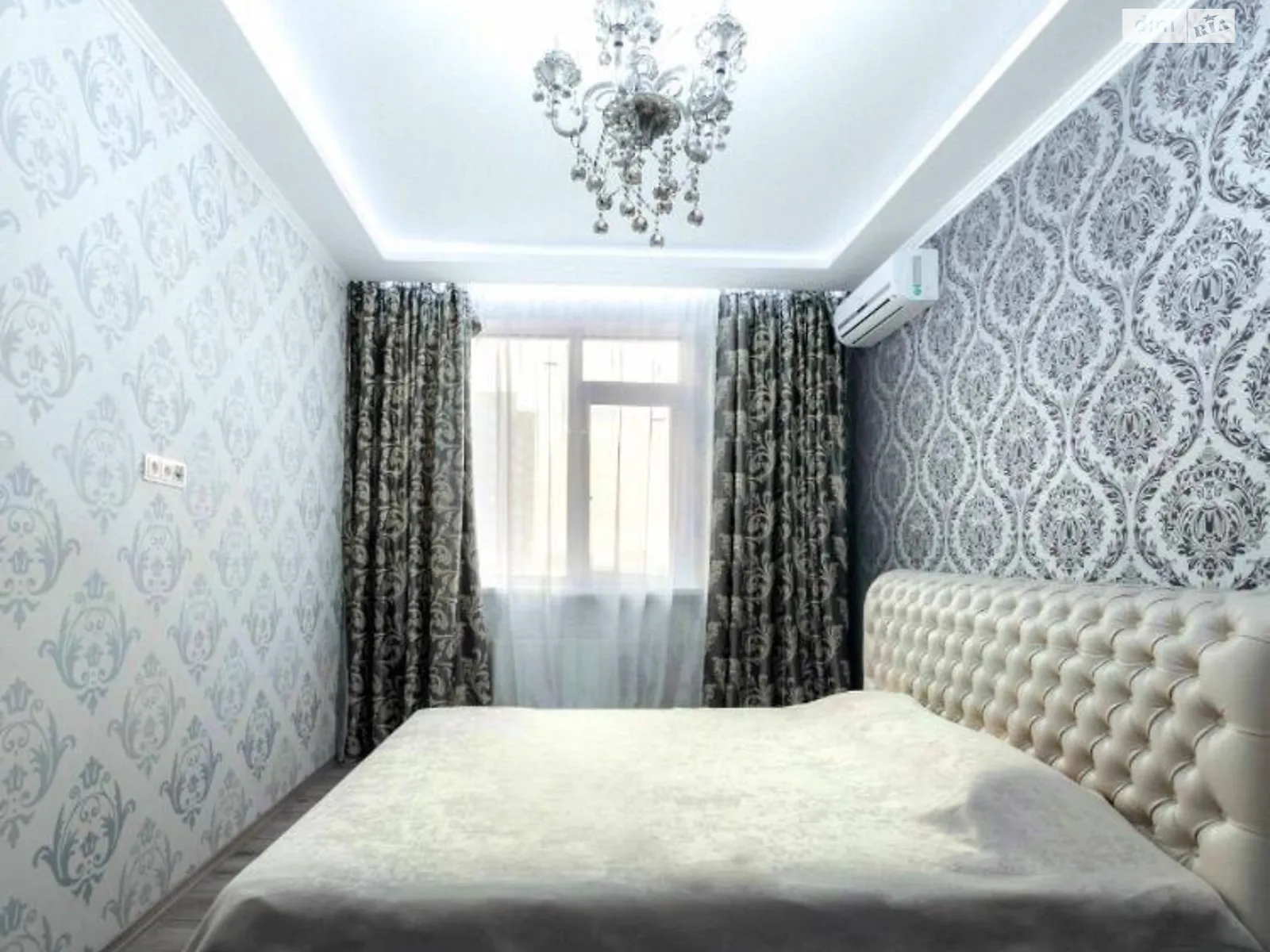 Продається 2-кімнатна квартира 52 кв. м у Одесі, плато Гагарінське