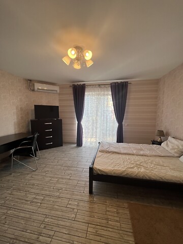 Сдается в аренду 1-комнатная квартира 50 кв. м в Луцке, ул. Ровенская
