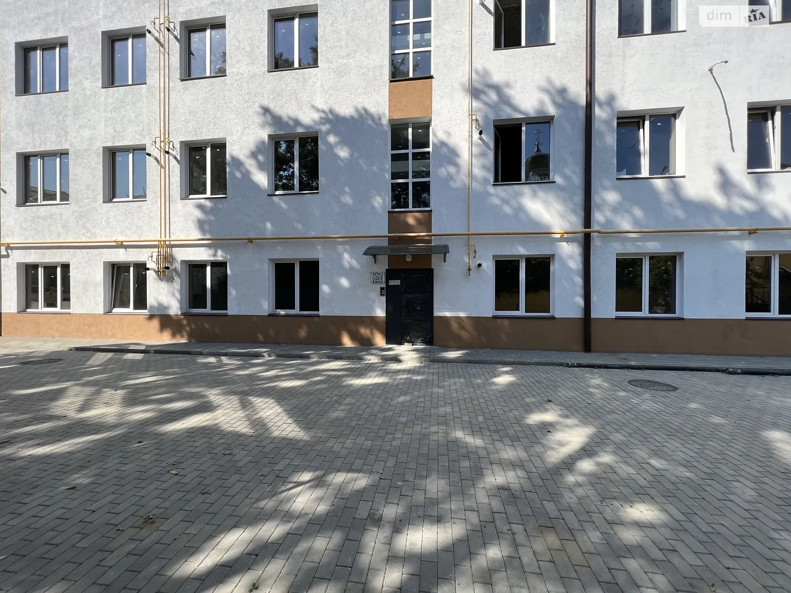 Продается 1-комнатная квартира 66 кв. м в Черновцах, ул. Кармелюка Устима, 21 - фото 1