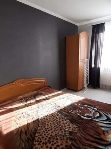 Продается 3-комнатная квартира 88 кв. м в Черновцах, ул. Русская