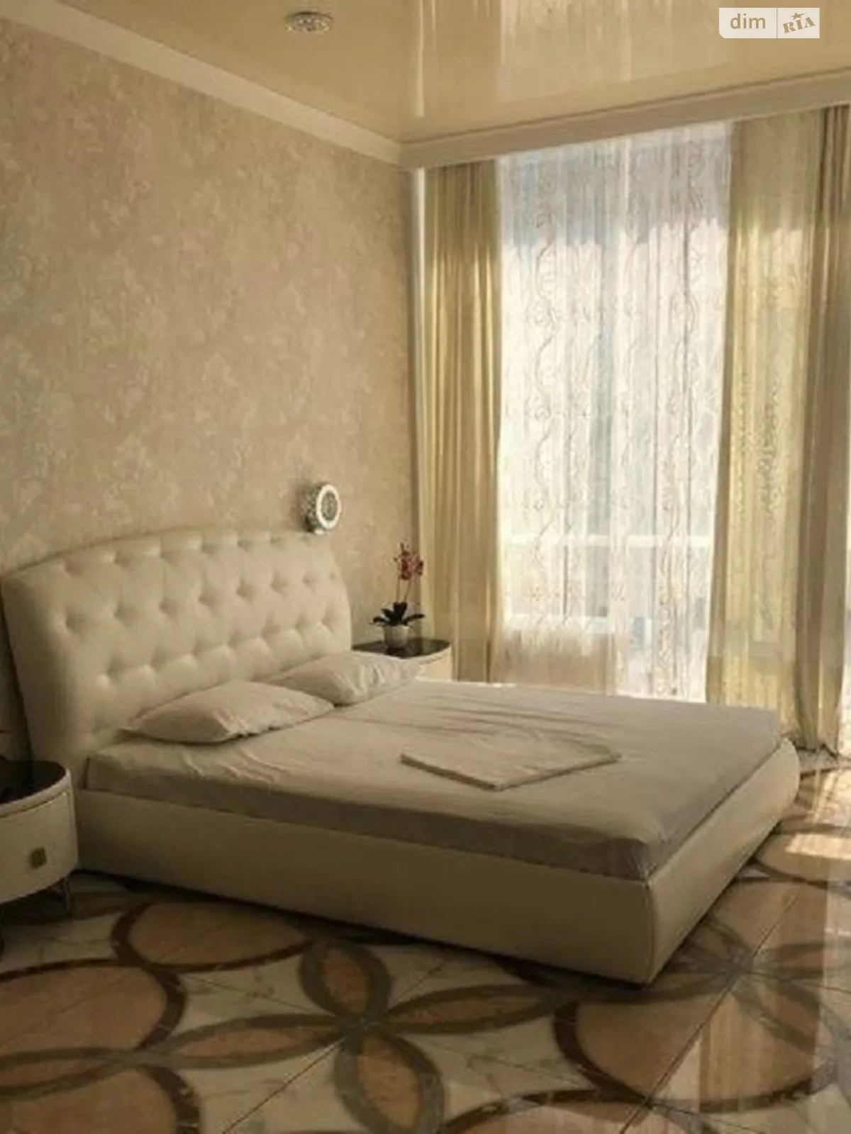 Продается 1-комнатная квартира 57 кв. м в Одессе, ул. Генуэзская - фото 1