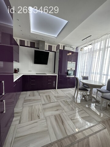Сдается в аренду 3-комнатная квартира 117 кв. м в Одессе, цена: 650 $