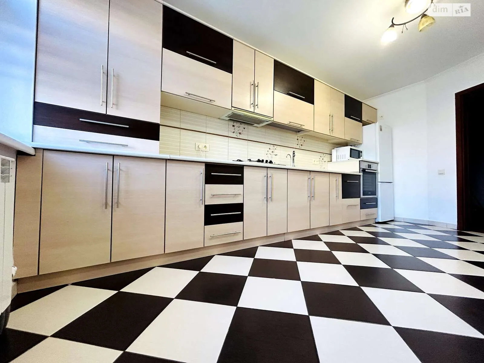 4-комнатная квартира 120.1 кв. м в Тернополе, ул. 15-го Апреля, 7А - фото 1