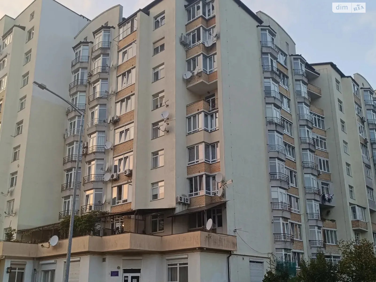 Продается 2-комнатная квартира 68 кв. м в Львове, ул. Величковского