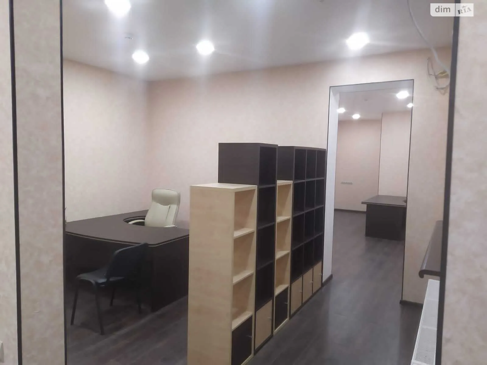 Продается офис 58.8 кв. м в бизнес-центре, цена: 28000 $ - фото 1