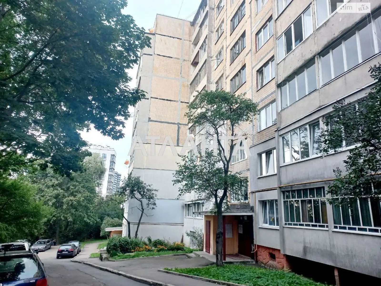 Продается 4-комнатная квартира 78 кв. м в Львове, ул. Пасечная