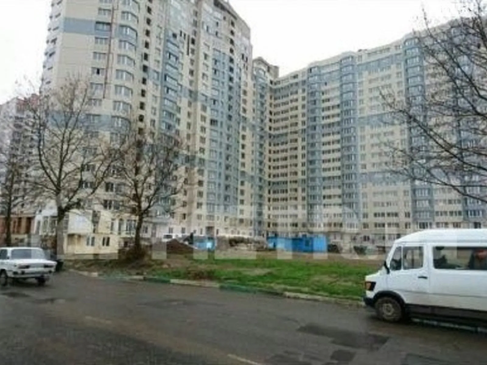 Продается 1-комнатная квартира 56 кв. м в Черноморске, ул. Парусная, 18 - фото 1