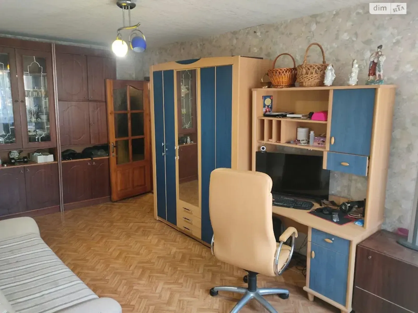 Продается 3-комнатная квартира 63 кв. м в Одессе, просп. Небесной Сотни, 47