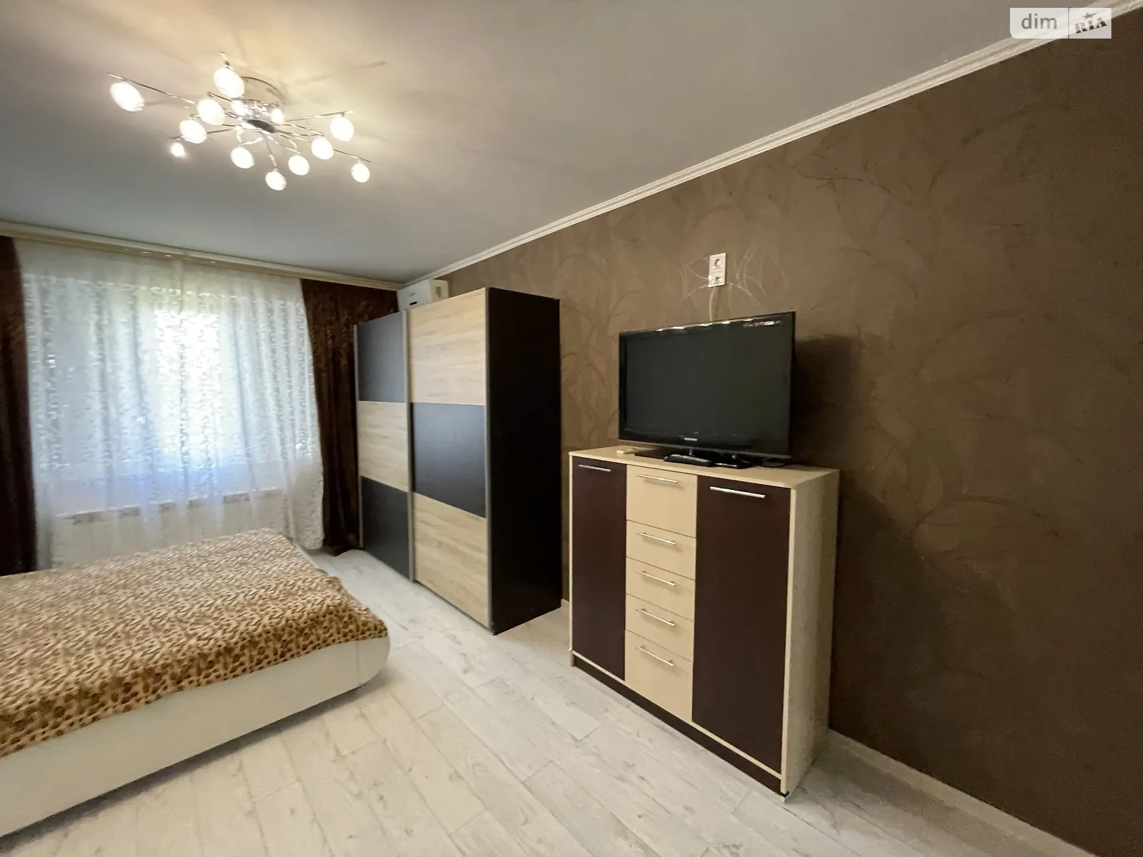 Продається 2-кімнатна квартира 56 кв. м у Чорноморську, вул. Паркова