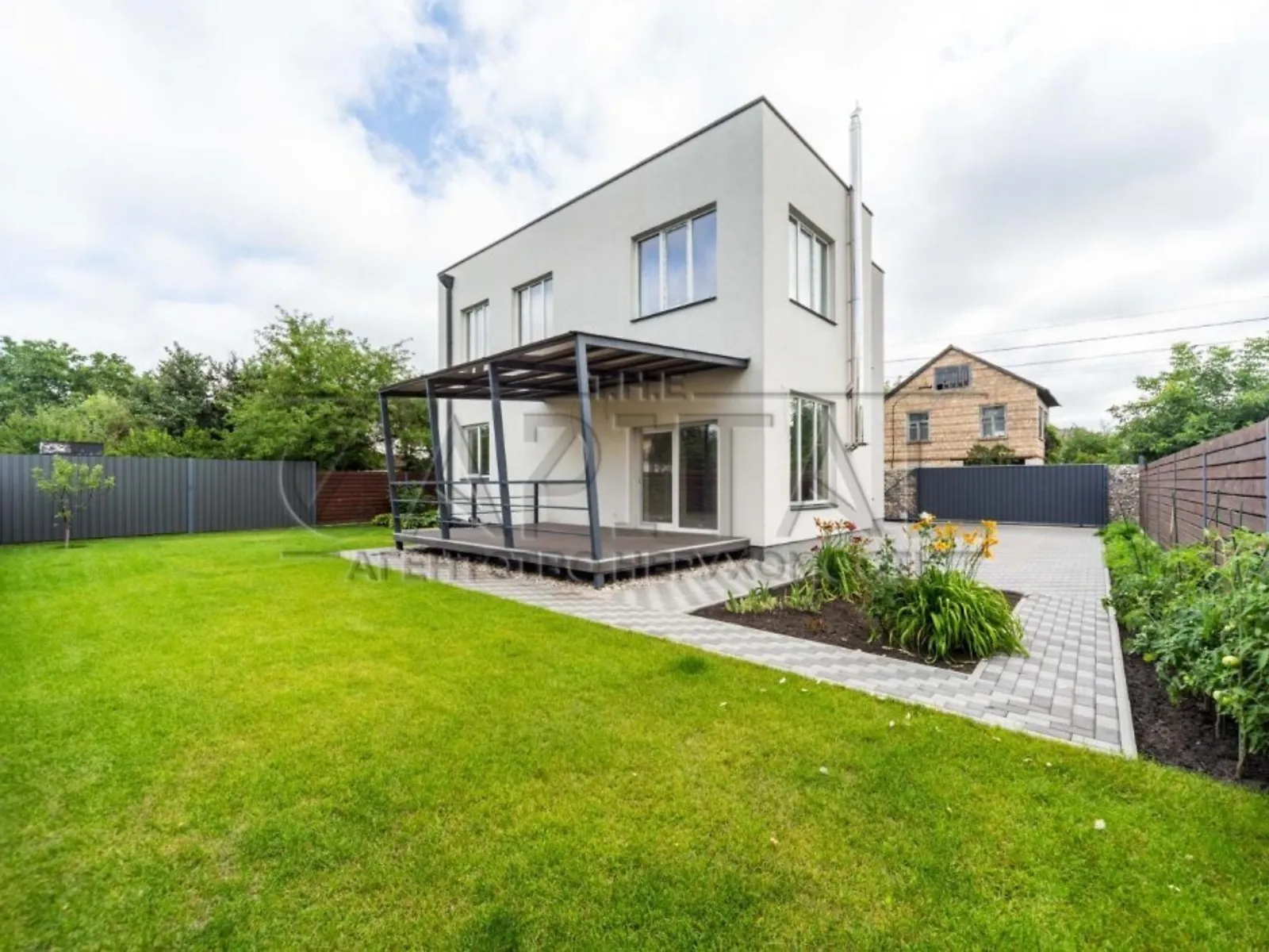 Продается дом на 2 этажа 165 кв. м с бассейном, цена: 245000 $ - фото 1