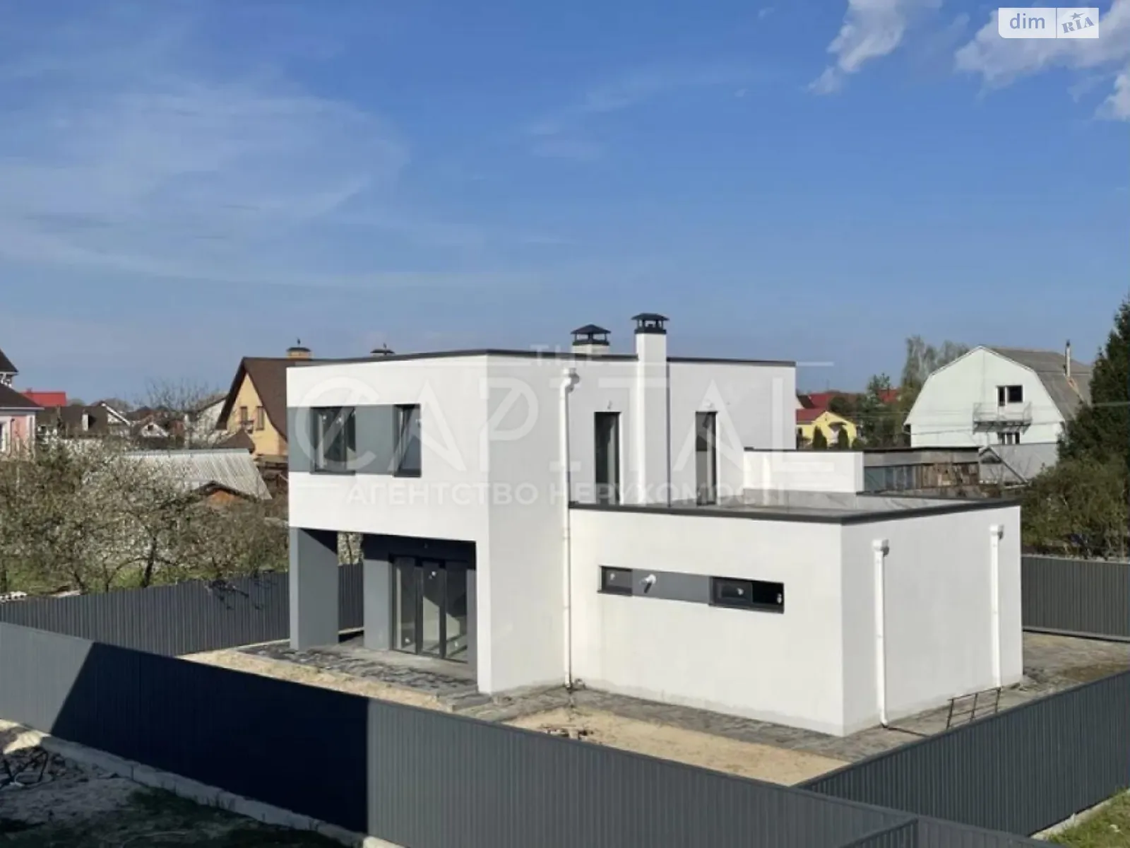 Продается дом на 2 этажа 180 кв. м с камином, цена: 180000 $ - фото 1