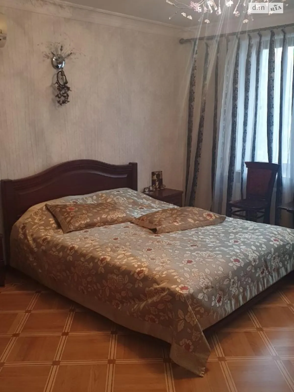Продается 3-комнатная квартира 130 кв. м в Одессе, ул. Тополевая