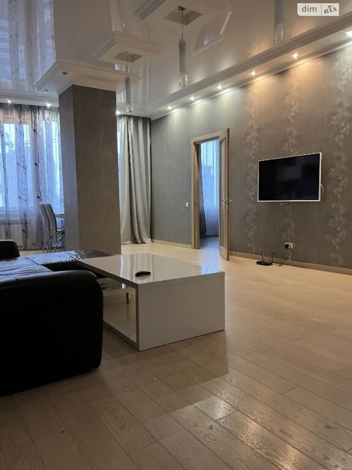 Продається 3-кімнатна квартира 84 кв. м у Одесі, вул. Генуезька