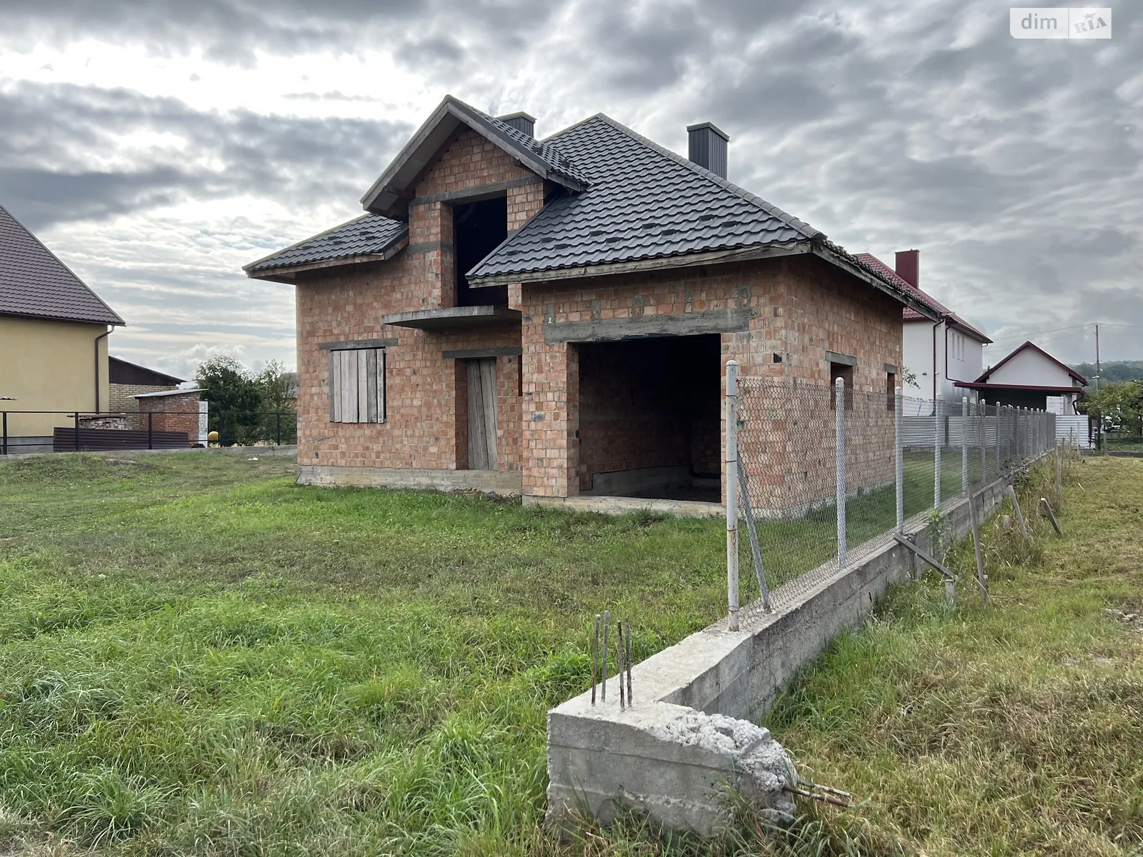 Продается дом на 2 этажа 135 кв. м с гаражом, цена: 69500 $ - фото 1