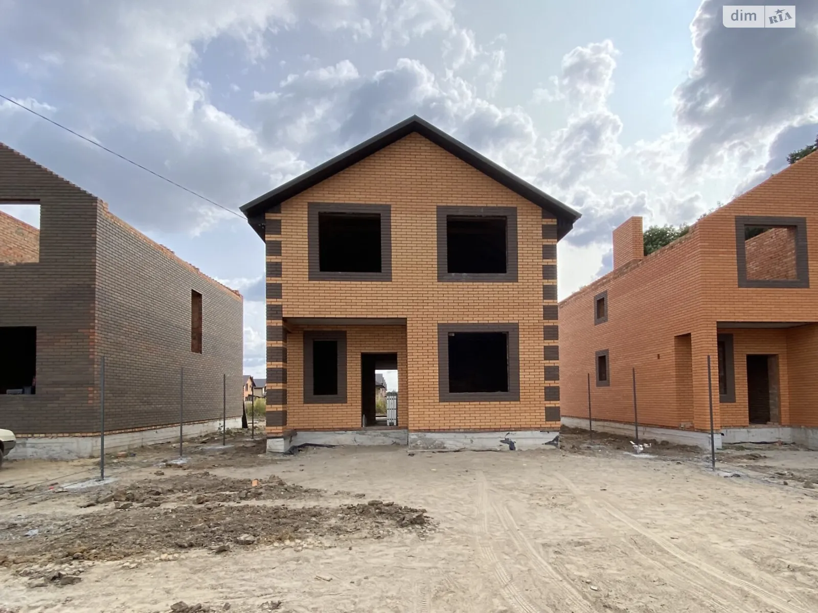 Продается дом на 2 этажа 120 кв. м с подвалом, цена: 88000 $ - фото 1