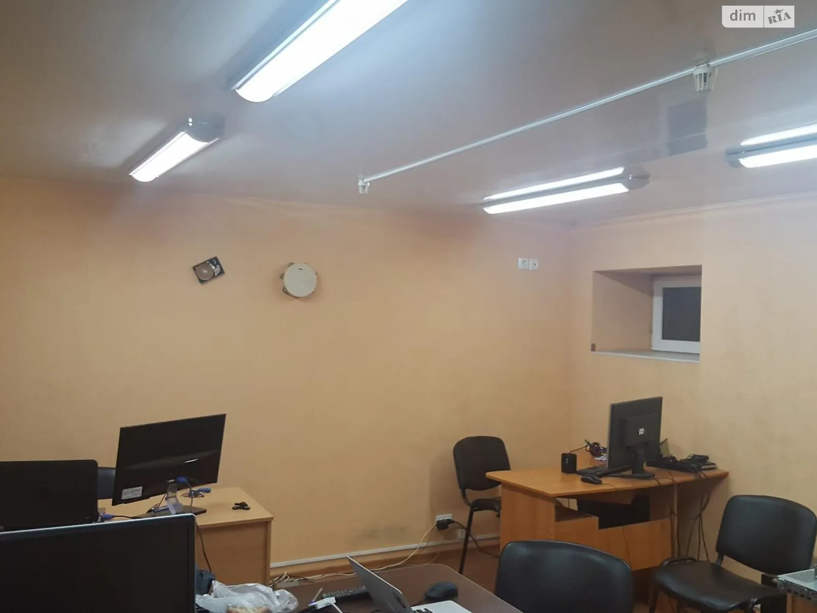 Продается офис 77 кв. м в бизнес-центре, цена: 48000 $ - фото 1