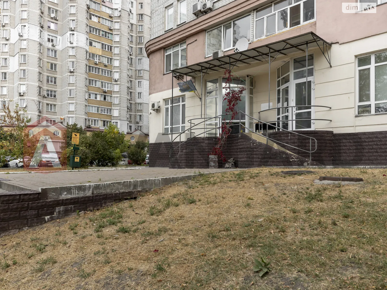 Продается объект сферы услуг 217 кв. м в 22-этажном здании, цена: 299000 $ - фото 1