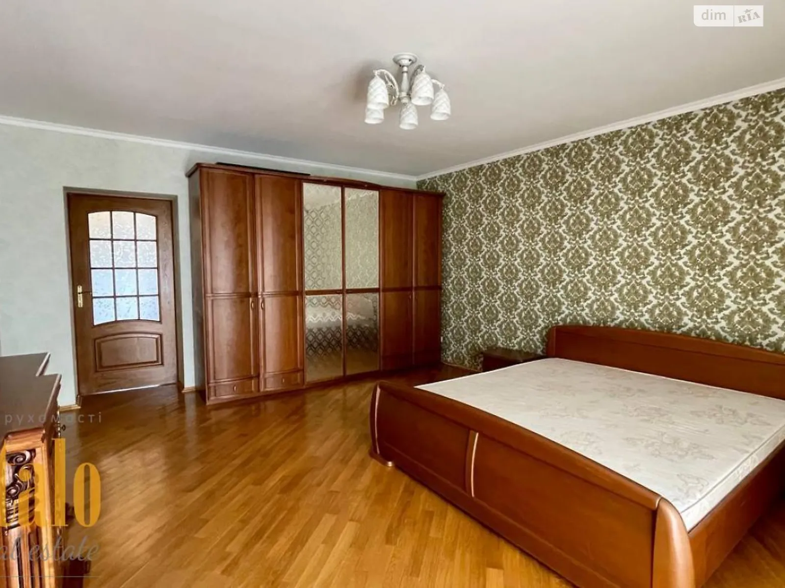 Продается 5-комнатная квартира 208 кв. м в Ивано-Франковске - фото 2