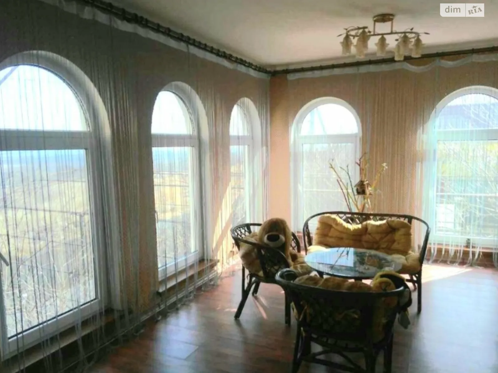 Продается дом на 2 этажа 220 кв. м с камином, цена: 115000 $