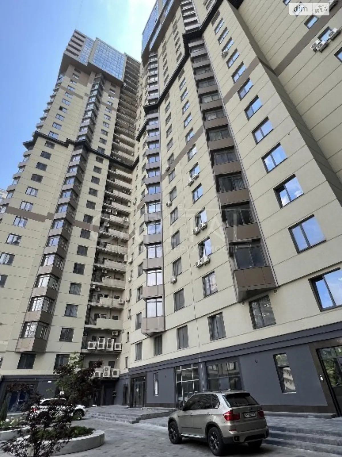 Продается 3-комнатная квартира 101 кв. м в Киеве, ул. Андрея Верхогляда(Драгомирова)