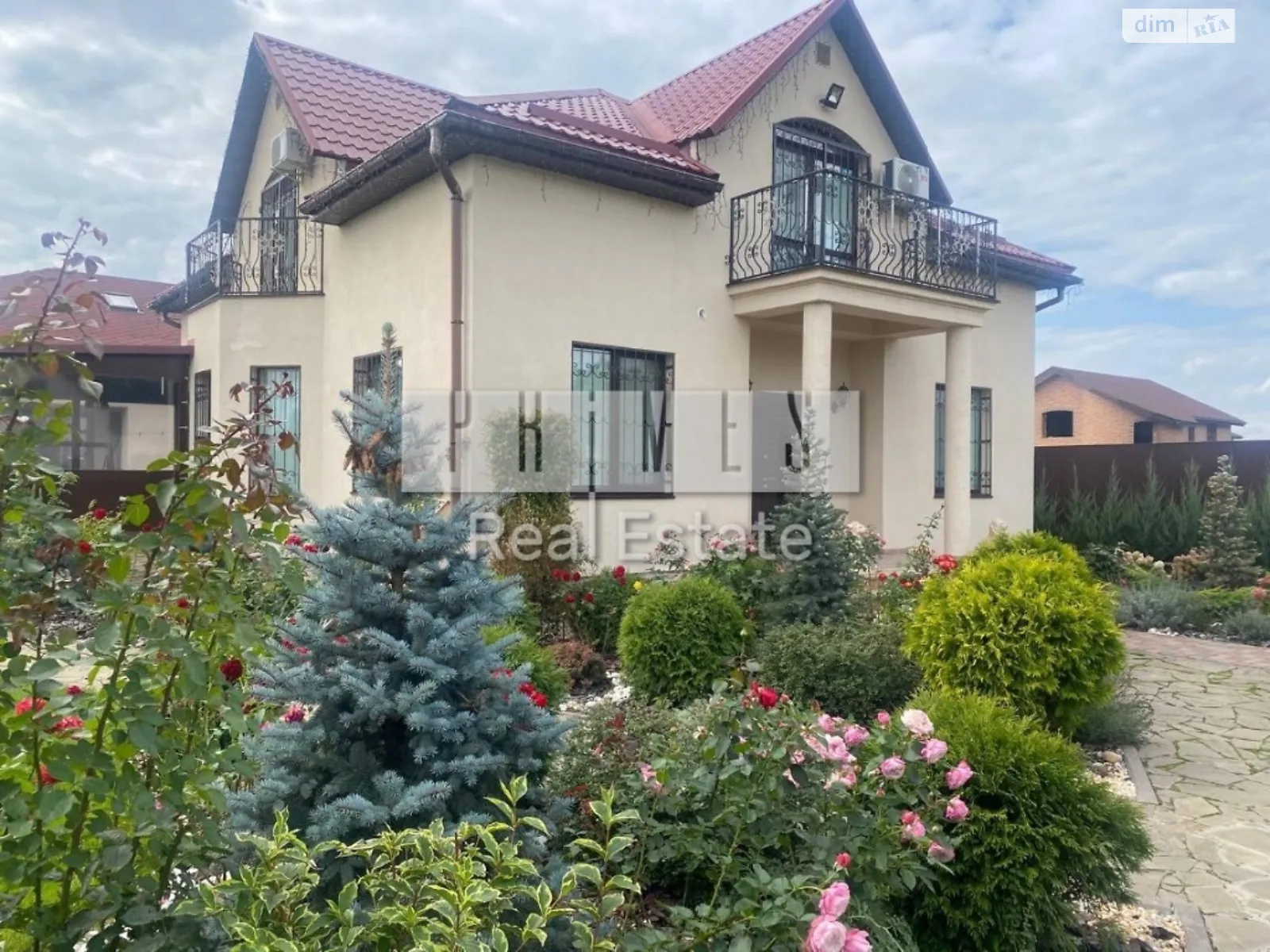 Продается дом на 3 этажа 220 кв. м с гаражом, цена: 370000 $ - фото 1