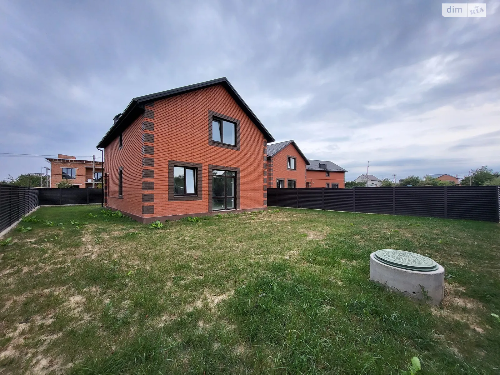 Продается дом на 2 этажа 130 кв. м с участком, цена: 92000 $ - фото 1