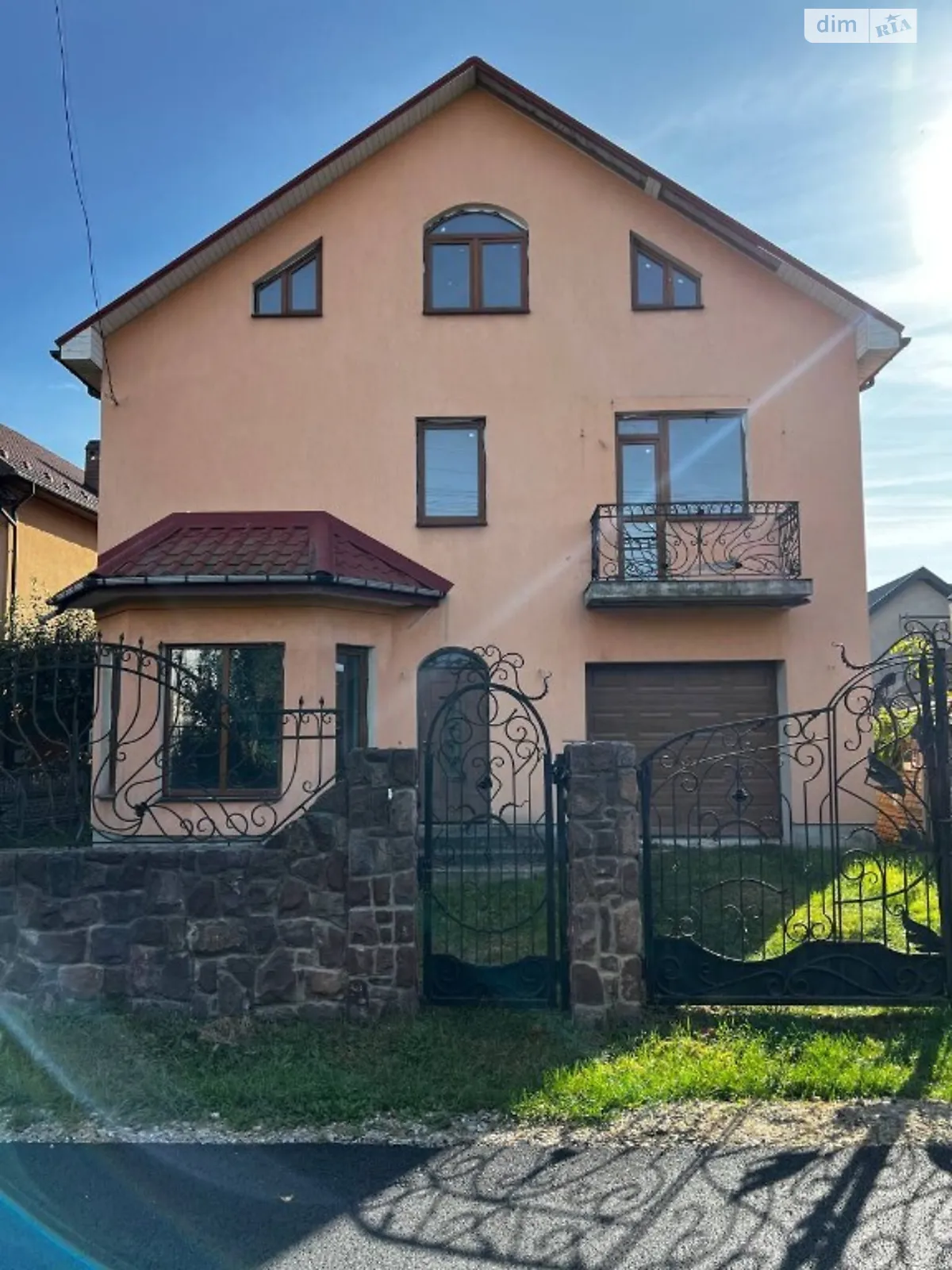 Продается дом на 2 этажа 240 кв. м с гаражом, цена: 145000 $ - фото 1