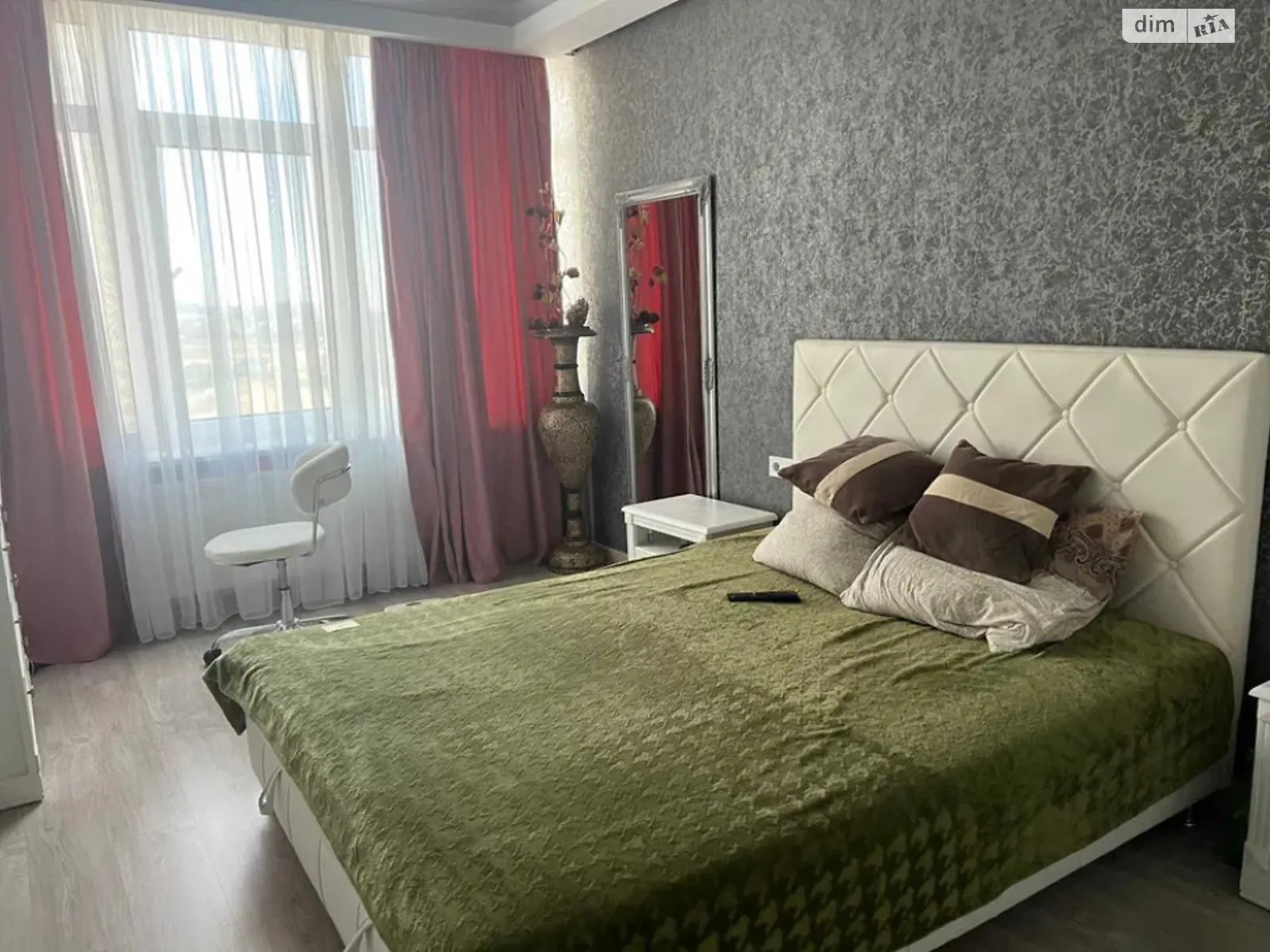 Продается 2-комнатная квартира 65 кв. м в Одессе, ул. Академика Сахарова, 3Б
