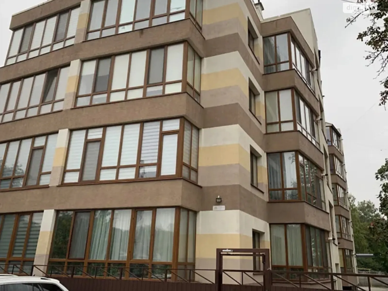 Продается 3-комнатная квартира 87 кв. м в Хмельницком, ул. Кармелюка