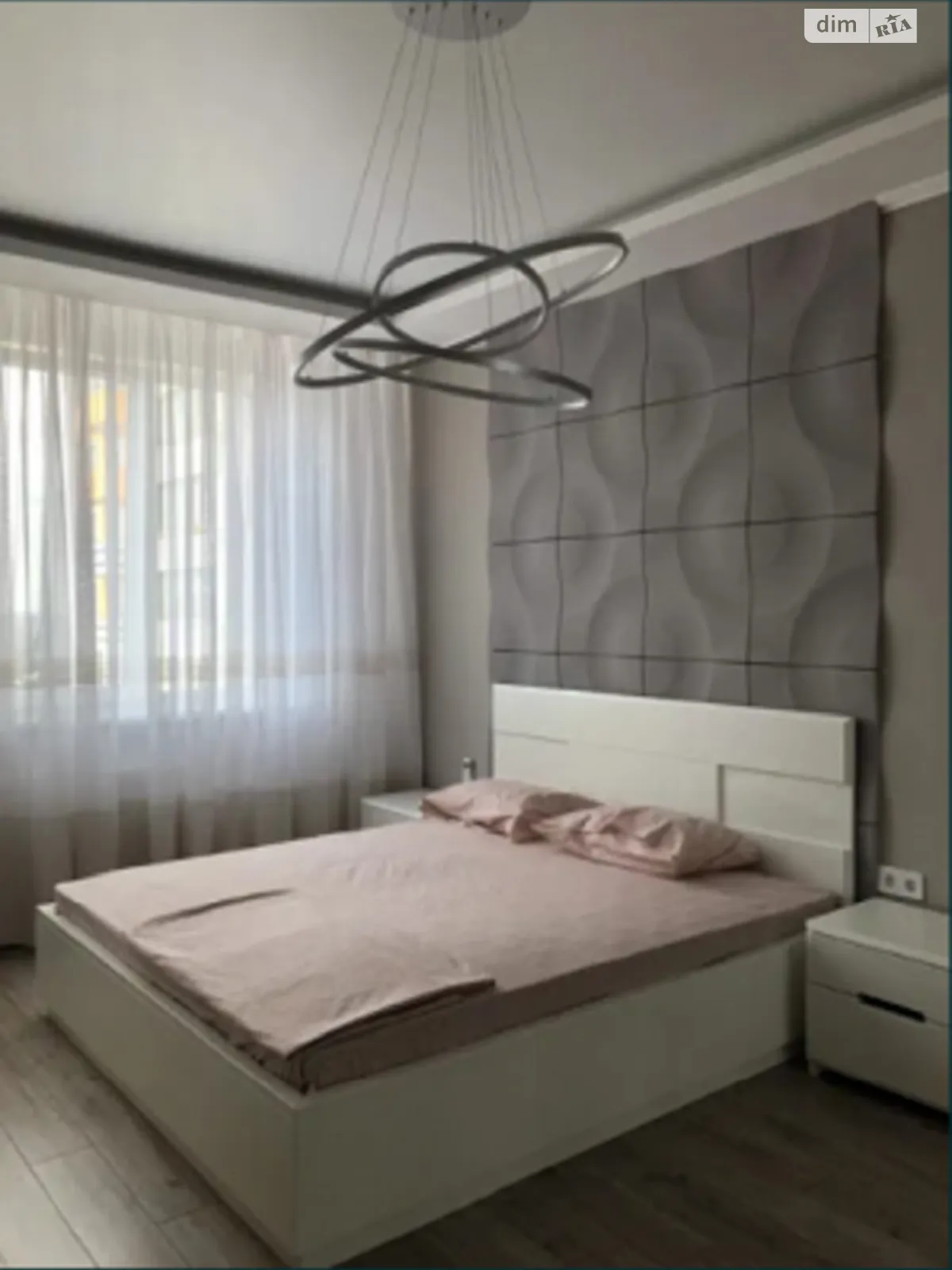 Продается 1-комнатная квартира 47 кв. м в Одессе, ул. Среднефонтанская, 35