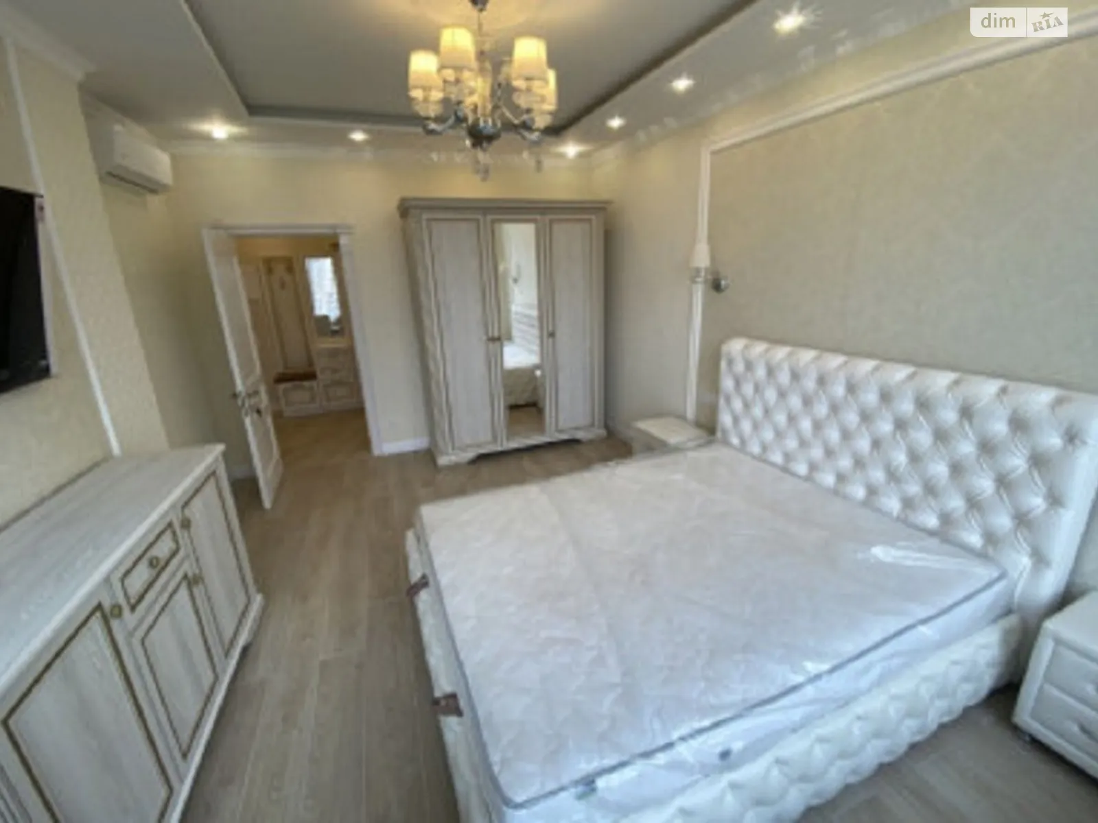 Продается 2-комнатная квартира 50 кв. м в Одессе, ул. Генуэзская, 3В