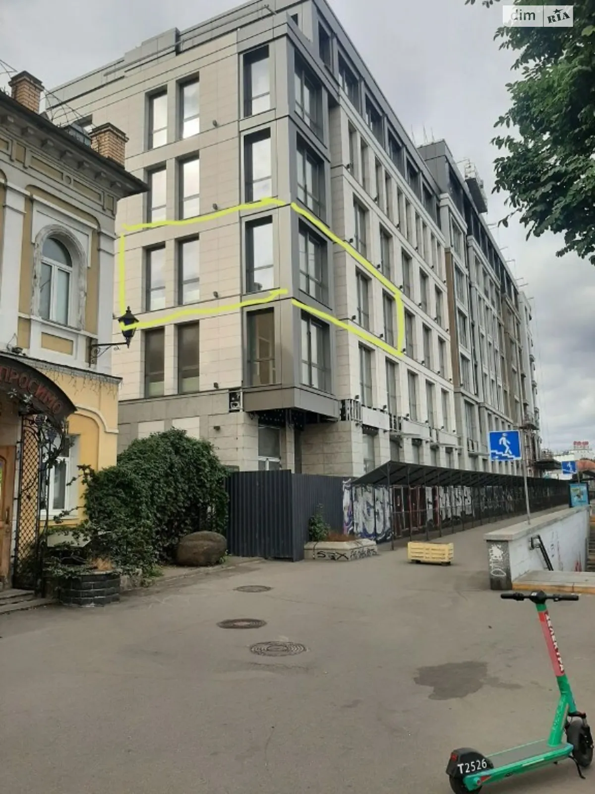 Продается 2-комнатная квартира 72 кв. м в Киеве, ул. Набережно-Крещатицкая, 21