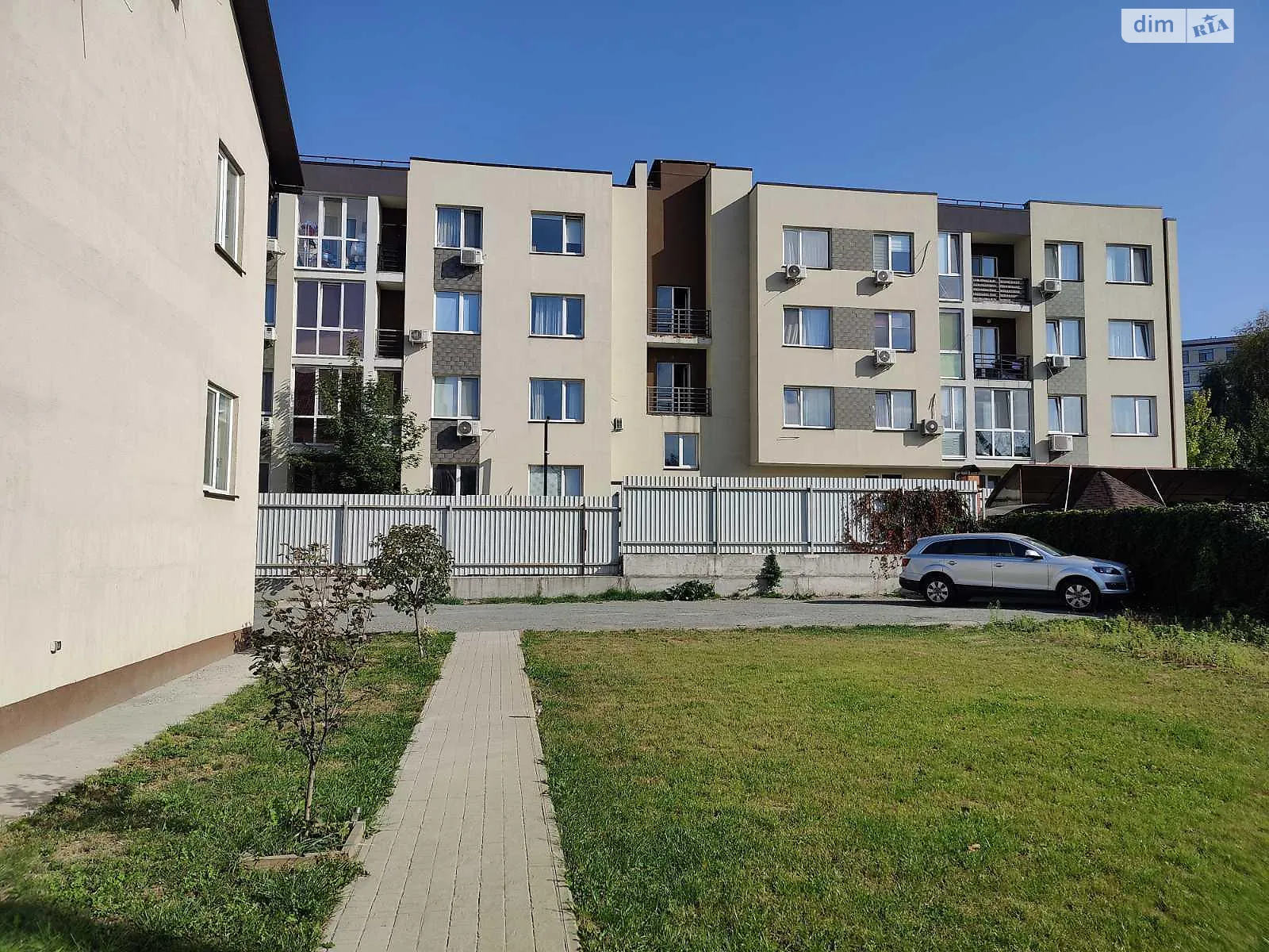 Продается 1-комнатная квартира 28 кв. м в Киеве, ул. Малиновая, 32