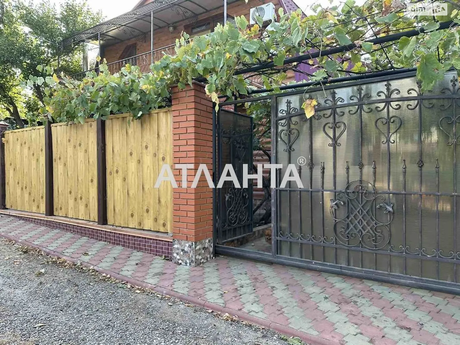 Продається будинок 2 поверховий 120 кв. м з гаражем, цена: 85000 $