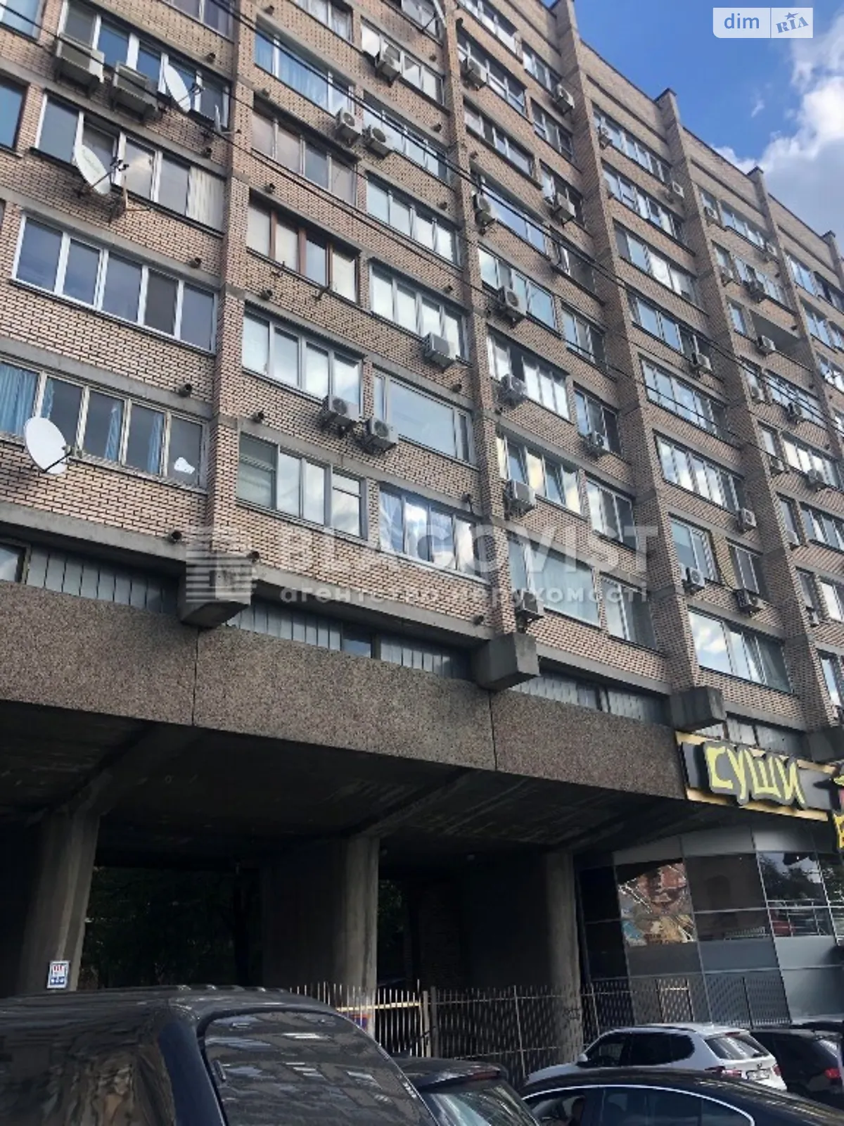 Продается 1-комнатная квартира 50 кв. м в Киеве, ул. Дмитриевская, 2