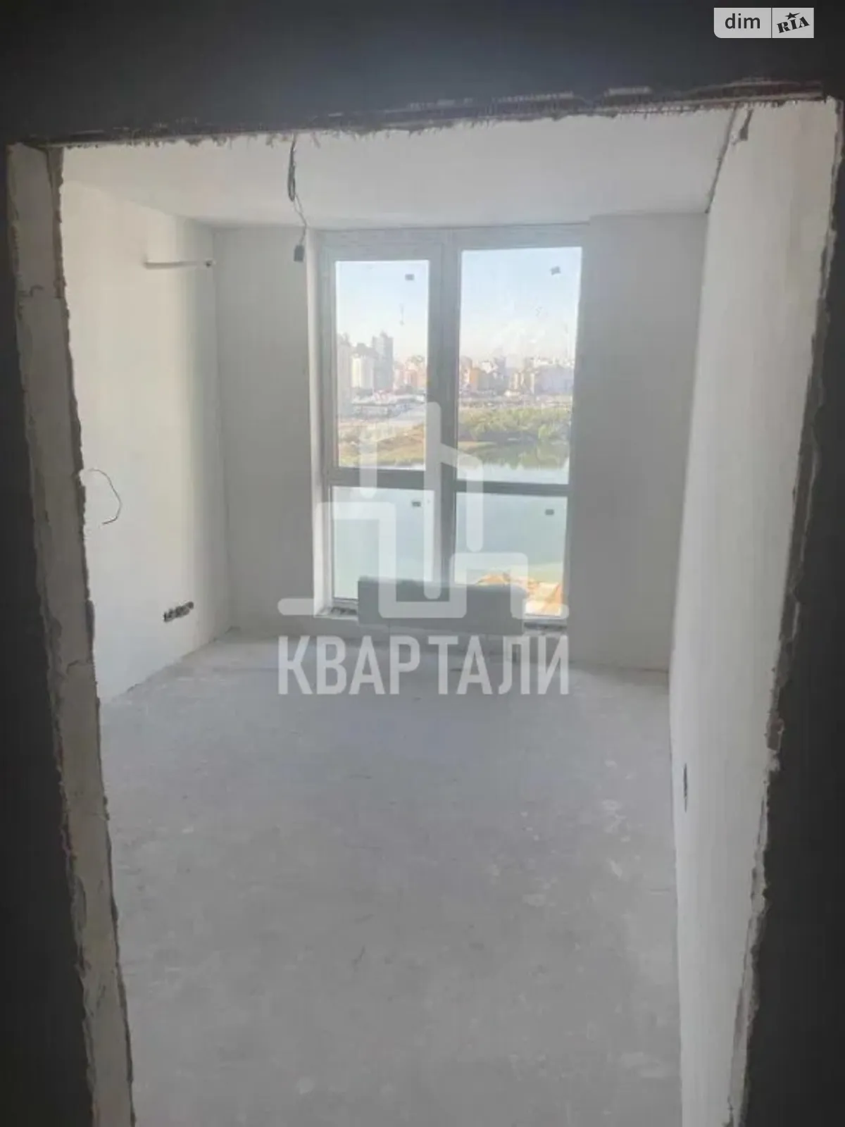 Продается 1-комнатная квартира 39 кв. м в Киеве, ул. Ревуцкого, 40Б - фото 1