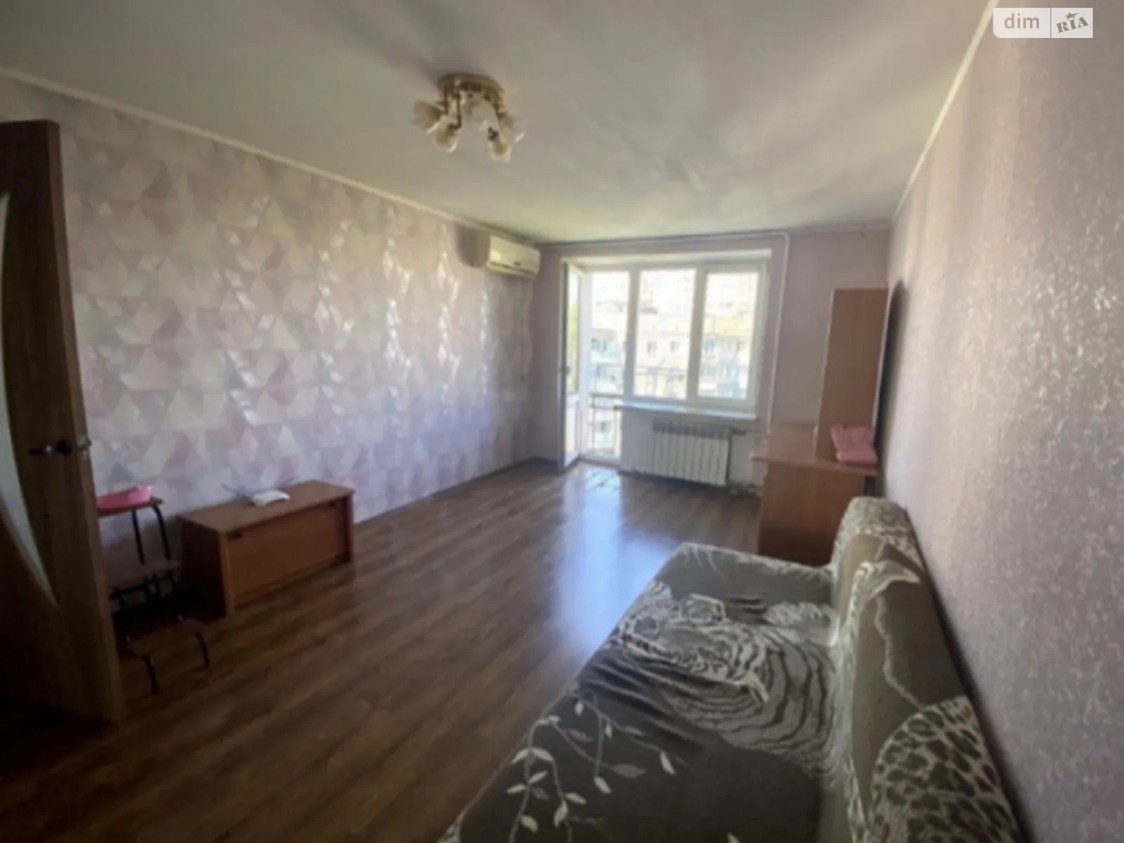 Продается 1-комнатная квартира 30 кв. м в Одессе, просп. Академика Глушко