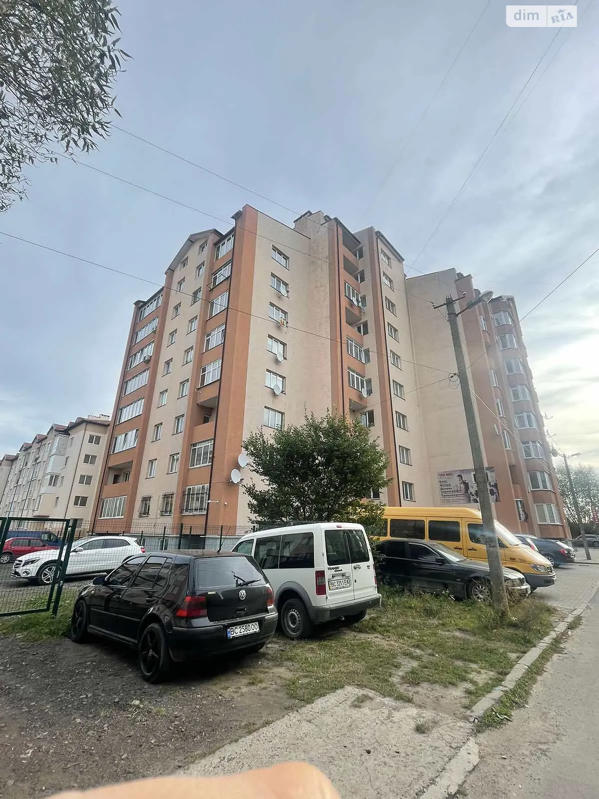 Продается 2-комнатная квартира 73 кв. м в Жовкве, цена: 90000 €