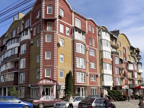 Продается 6-комнатная квартира 124 кв. м в Черновцах, цена: 87000 $