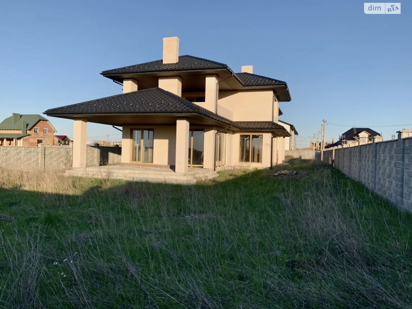 Продається будинок 2 поверховий 270 кв. м з каміном, цена: 180000 $ - фото 1