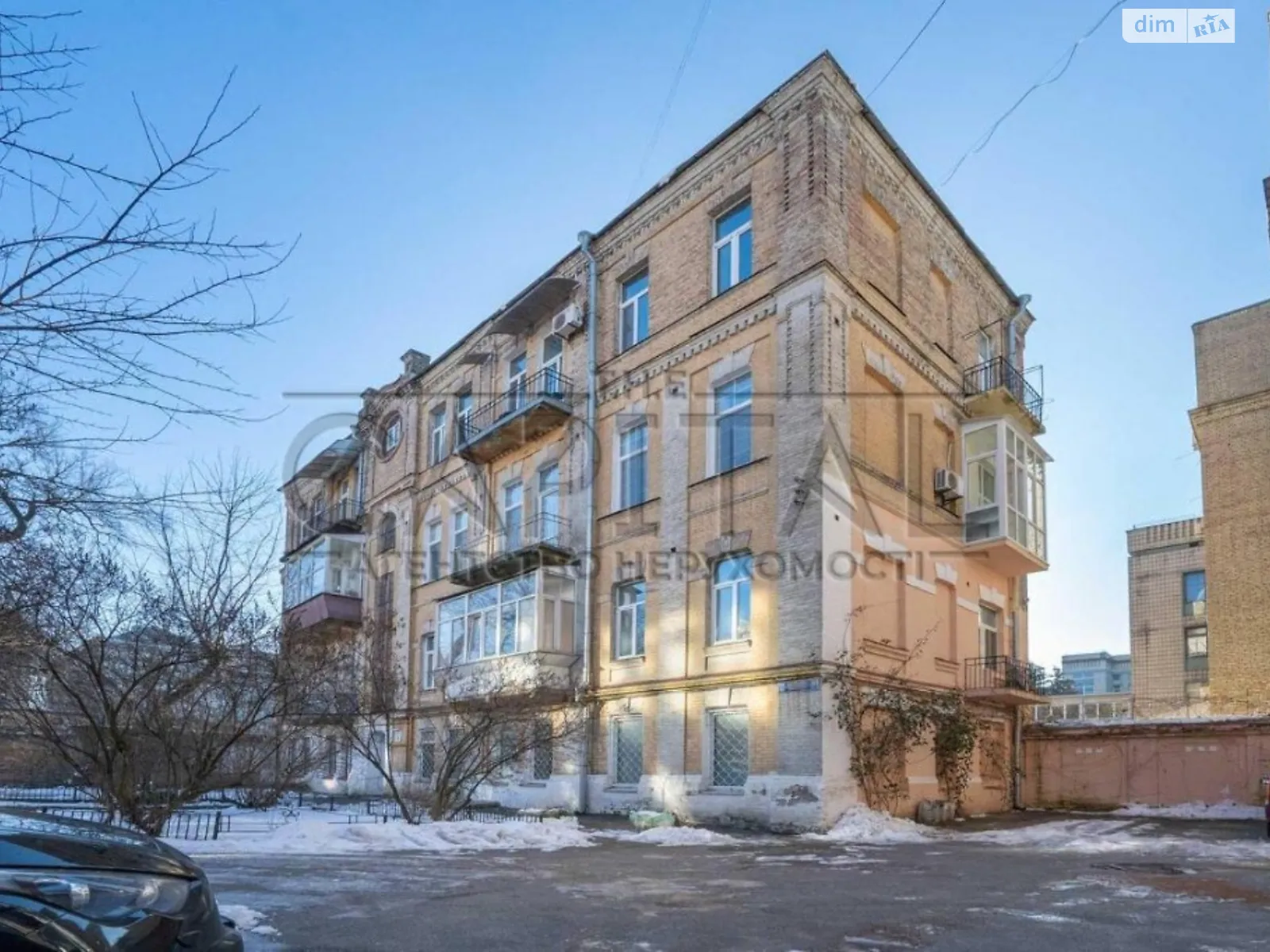 Продается офис 110 кв. м в бизнес-центре, цена: 175000 $