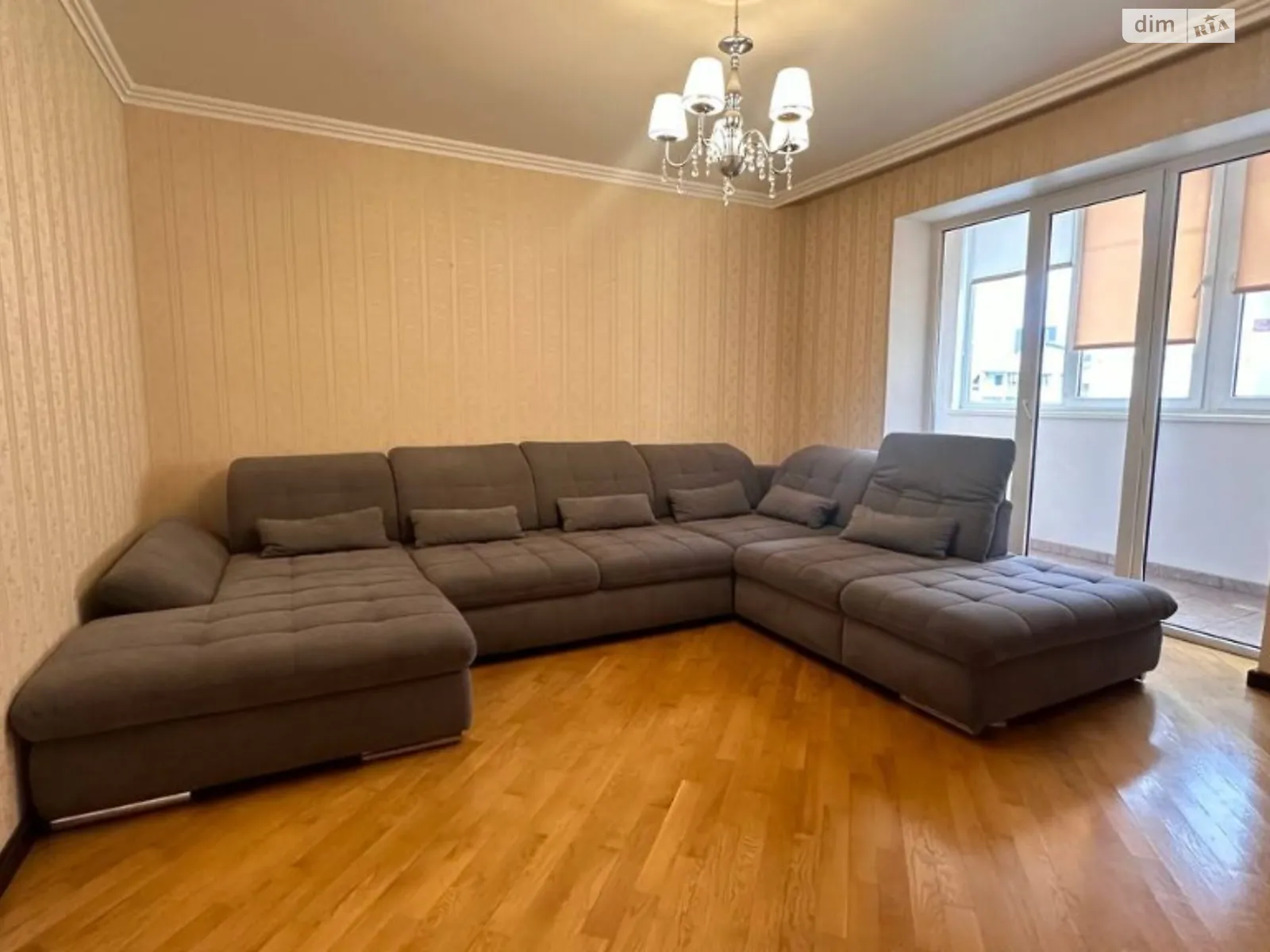 Продается 3-комнатная квартира 87.2 кв. м в Ивано-Франковске, ул. Патриарха Владимира