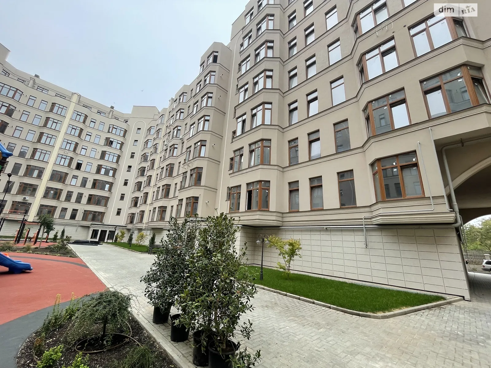 Продається 3-кімнатна квартира 98 кв. м у Одесі, вул. Дача Ковалевського