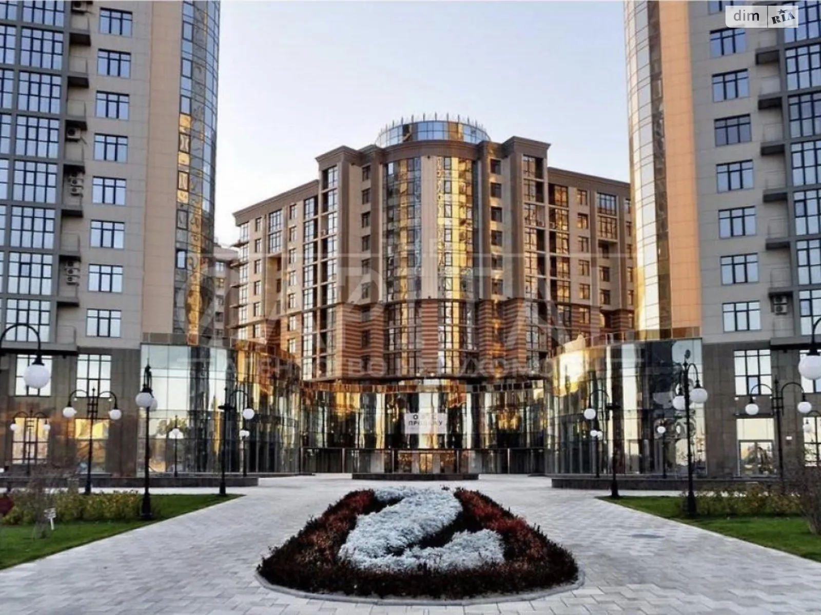 Продается офис 81 кв. м в бизнес-центре, цена: 320000 $