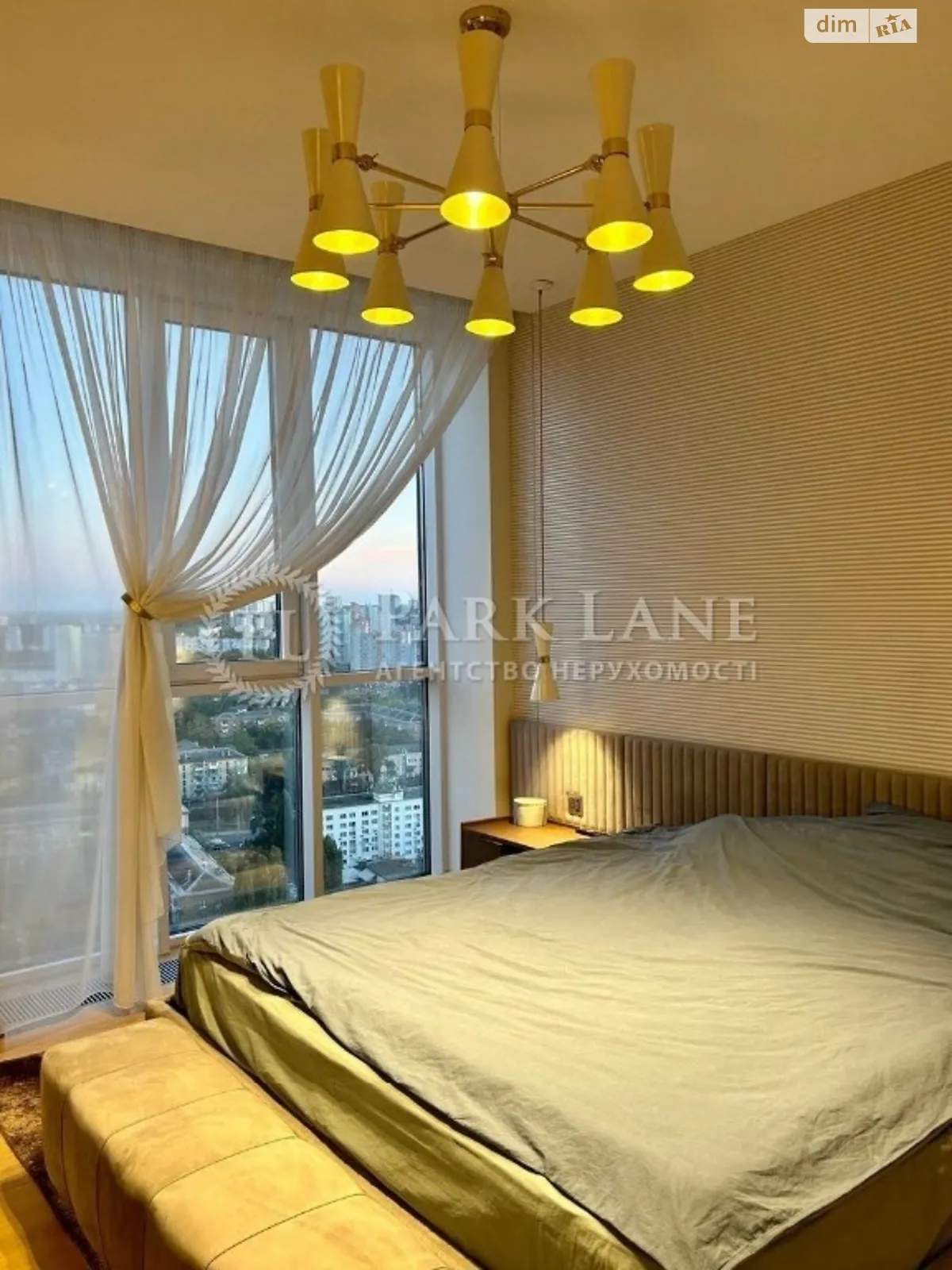 Продается 3-комнатная квартира 190 кв. м в Киеве, ул. Маккейна Джона, 7 - фото 1