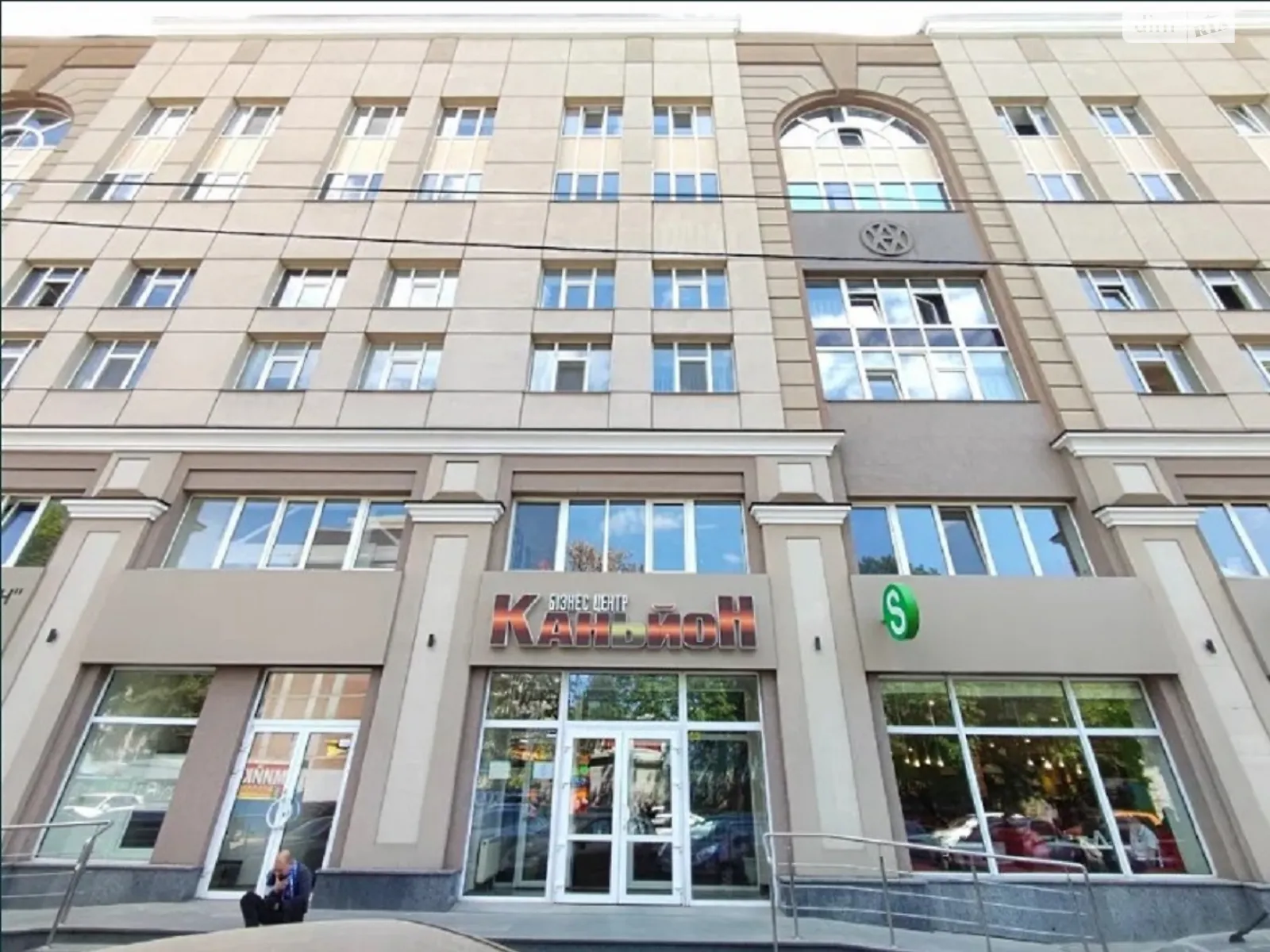 Продається офіс 305 кв. м в бізнес-центрі, цена: 222000 $