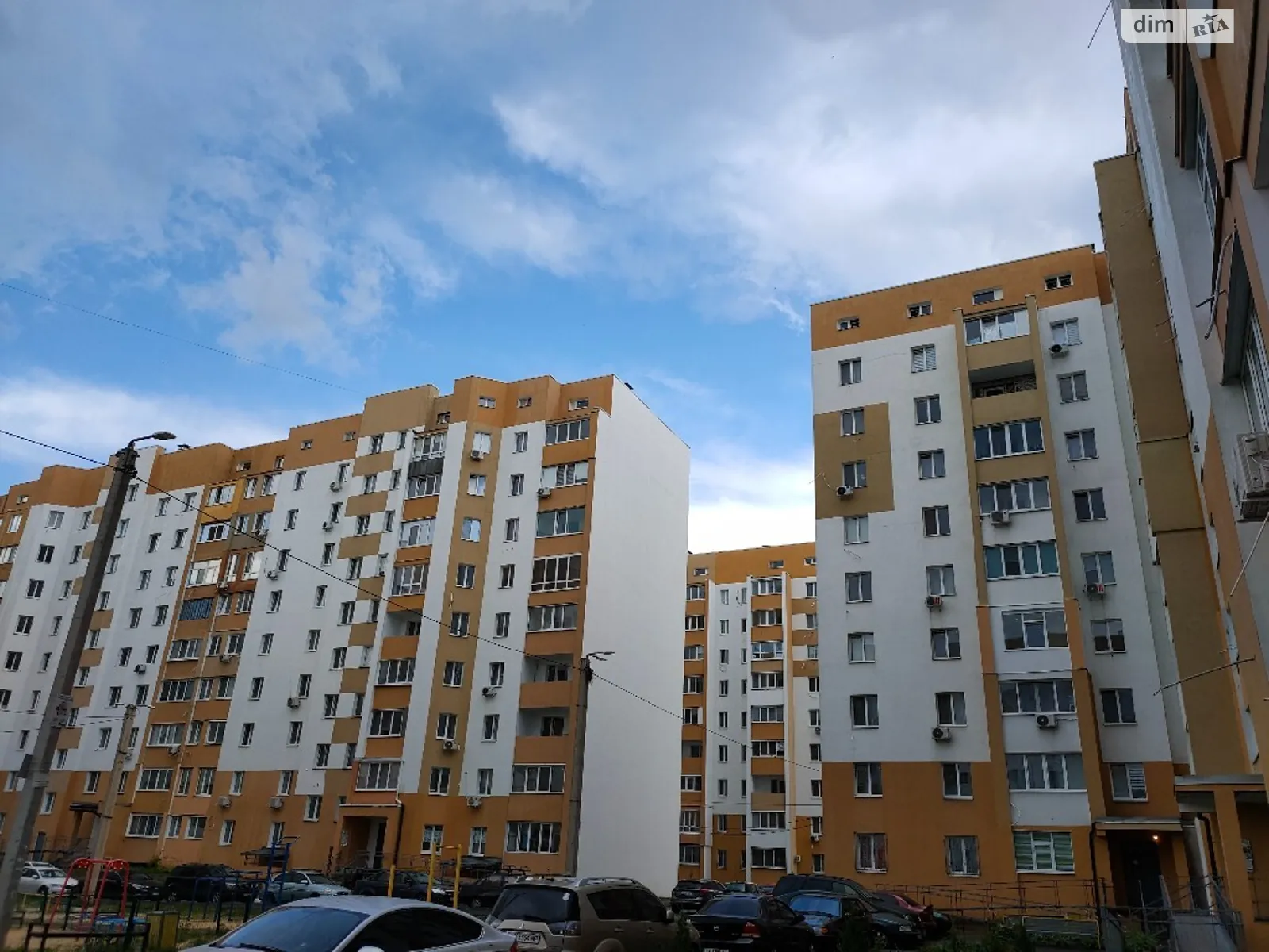 Продається 2-кімнатна квартира 70 кв. м у Харкові, просп. Льва Ландау, 52