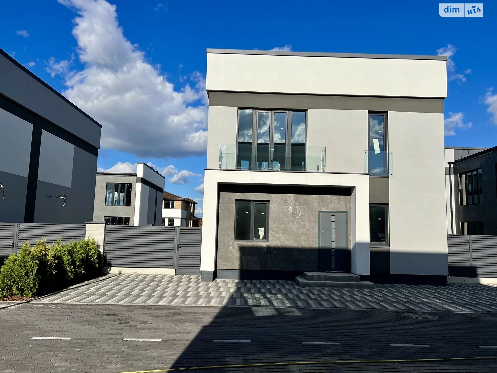 Продается дом на 2 этажа 150 кв. м с верандой, цена: 139000 $ - фото 1